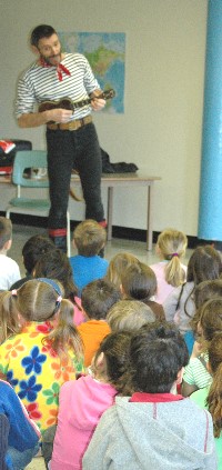 Photo: Entertaining the children, by Lindsay McLeod